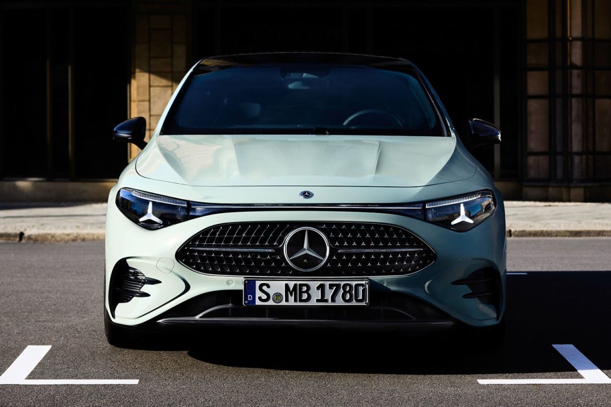 De nieuwe Mercedes-Benz CLA: een hybride die u wel eens zou kunnen verleiden.