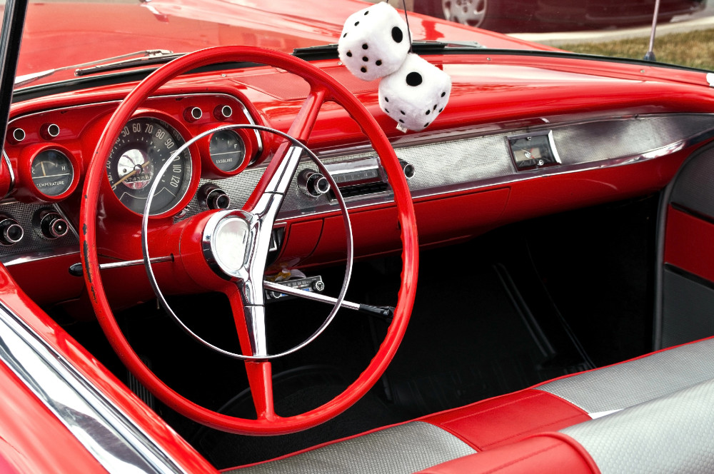Tijdloze accessoires voor klassieke auto’s: de vintage aantrekkingskracht verhogen