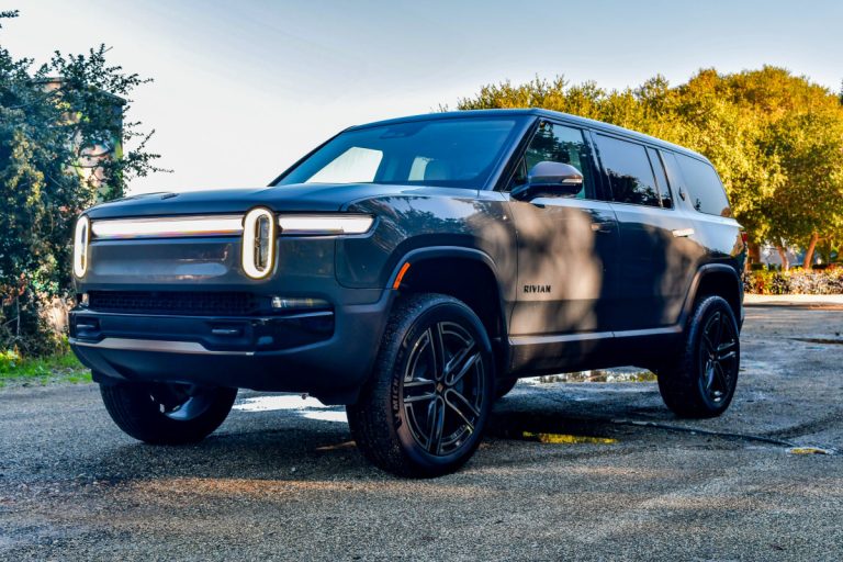 Rivian R1S Quad Motor 2026: een SUV van 124.490 $ die indruk maakt