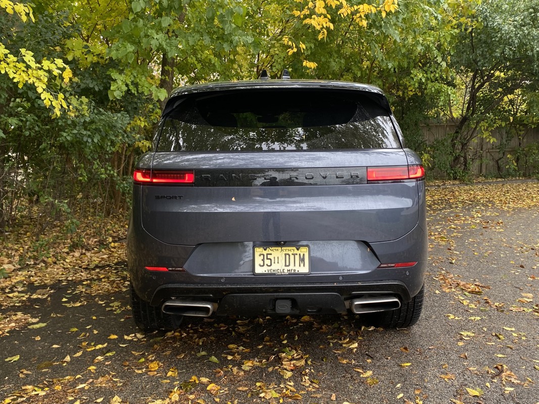 Achteraanzicht van de Range Rover Sport