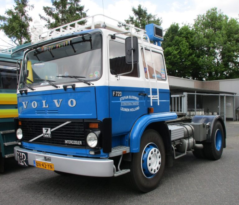Volvo F720 4×2 Tractor : De Onmisbare Cabine van de Vier Club