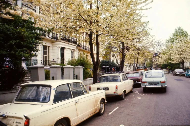 Oud Londen: een visuele reis door de straten en auto’s van de jaren 40 tot 70
