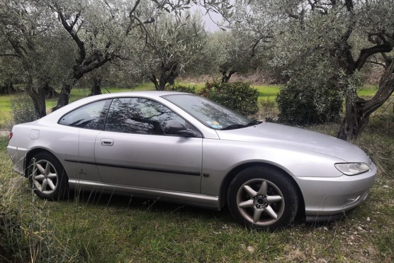 Peugeot 406 Coupé : De Laatste Omhelzing van een Eeuwige Band