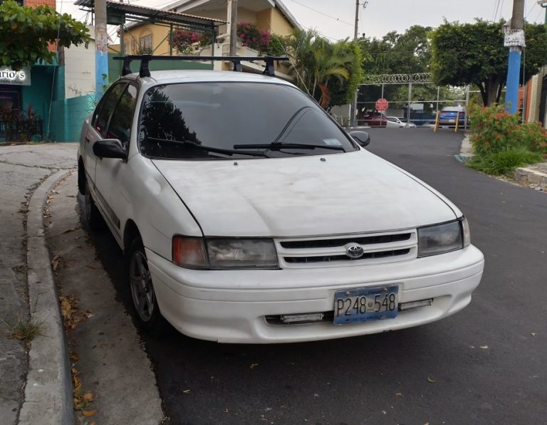 Toyota Tercel (1990-1994) : Een kleine sedan met een groot hart in het Sal…