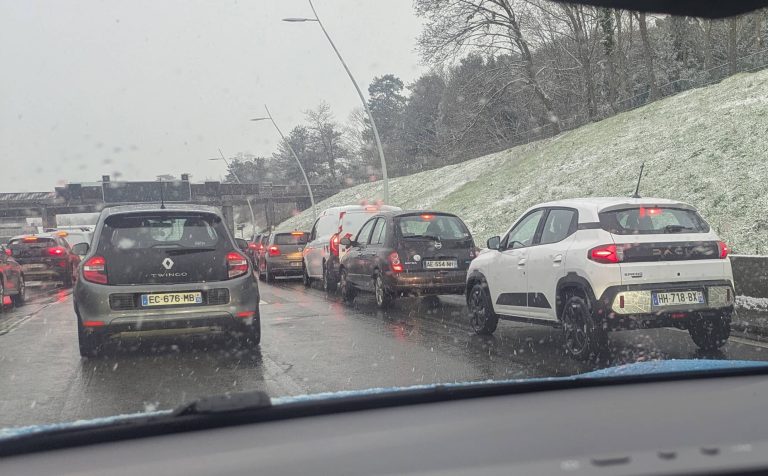 Recordfiles in Ile-de-France: de sneeuw verlamt het verkeer