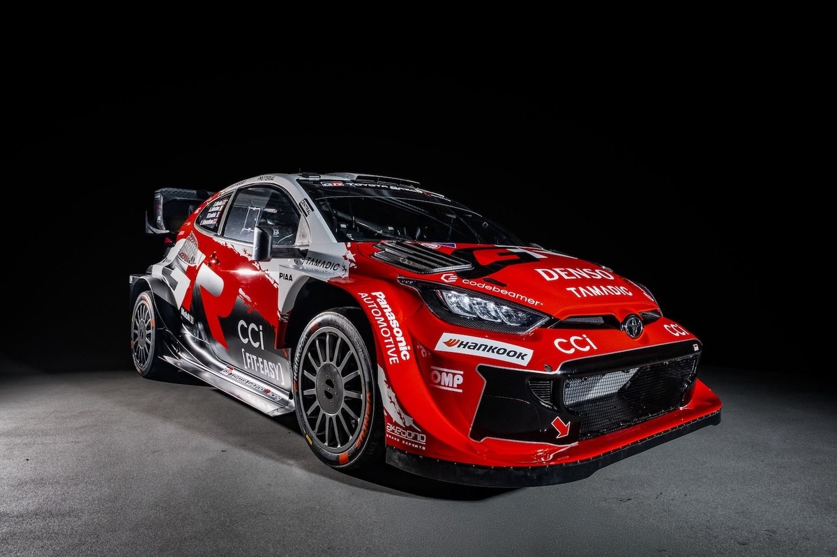 Toyota brengt de GR Yaris weer tot leven met opvallende kleuren in WRC.