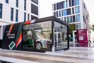 BMW presenteert David Hockneys Art Car op de Art Basel Qatar