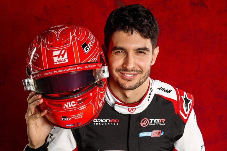Esteban Ocon presenteert zijn nieuwe helm voor het F1-seizoen 2026
