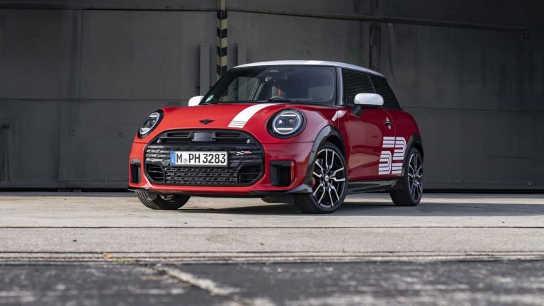 MINI John Cooper Works: een eerbetoon aan de rally die de regels doorbreekt