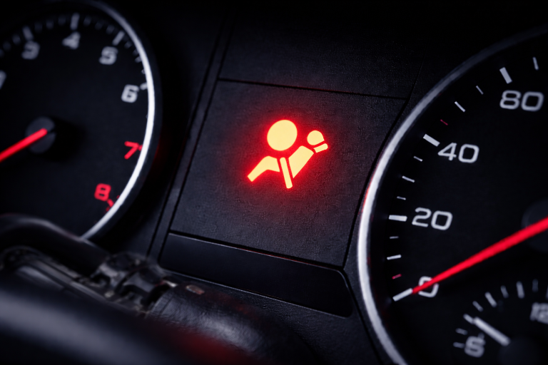 Waarschuwingslampje airbags brandt: is dit ernstig?