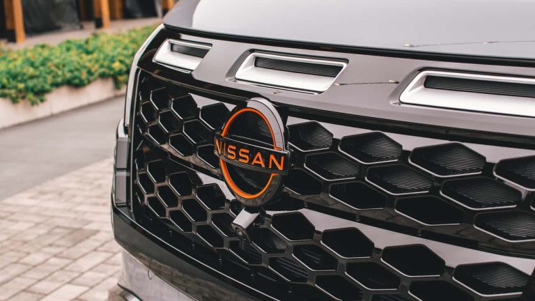 Nissan op een kruispunt: tussen herstructurering en strategische onzekerhe…