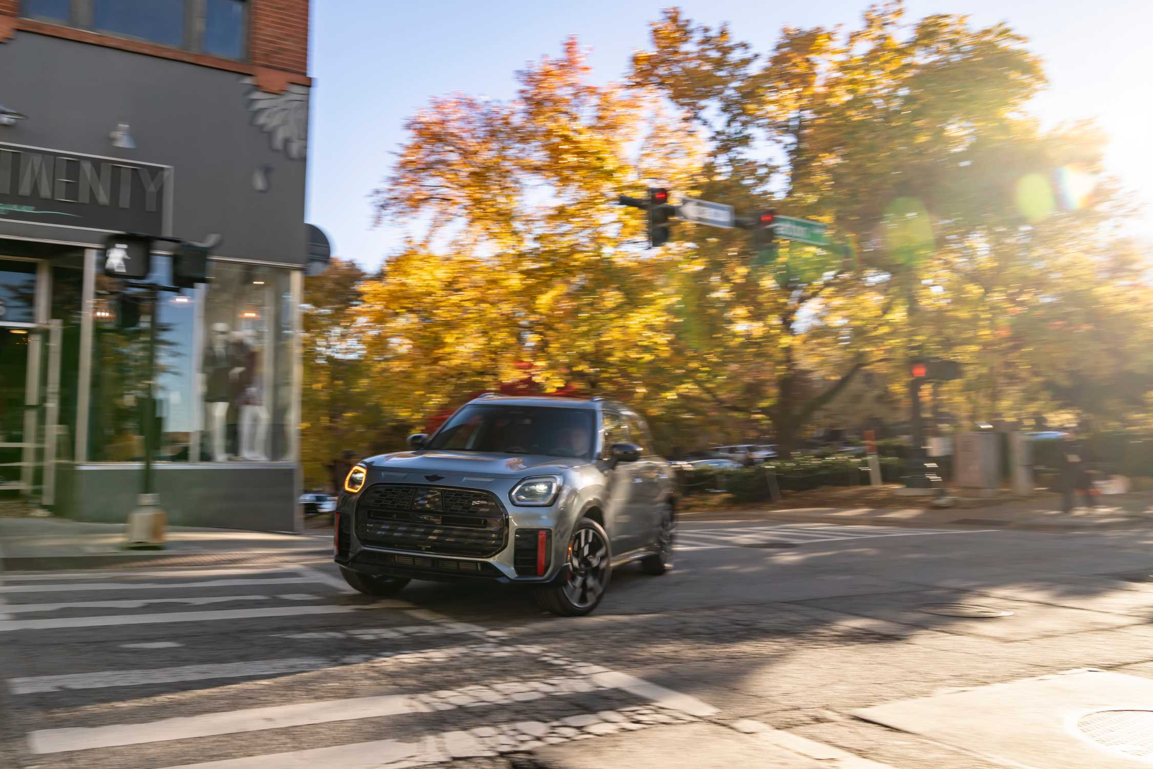 MINI JCW Countryman: Een Capabele Metgezel voor de Bergen van Asheville