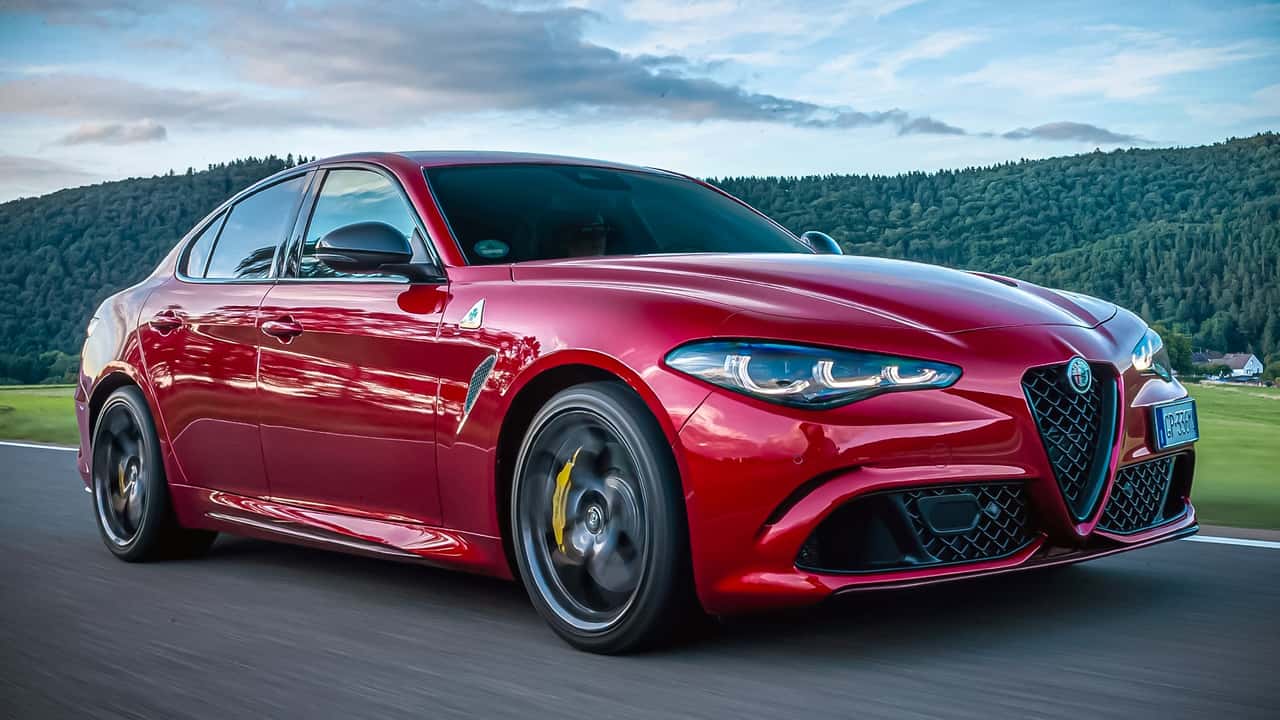 Alfa Romeo Giulia Quadrifoglio Oro: Een Gouden Tribute aan Duitse Passie