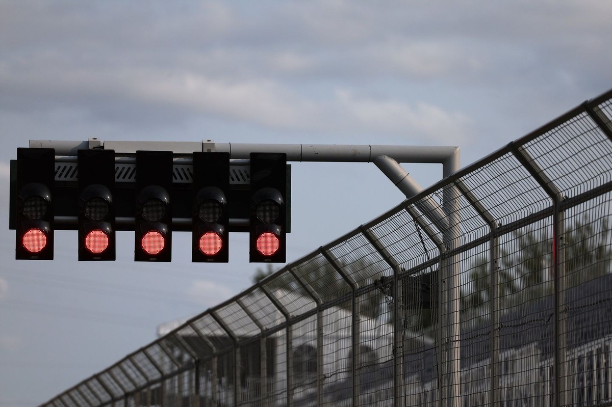Wie controleert de start in F1? Een blik op de schaduw van de startgrid