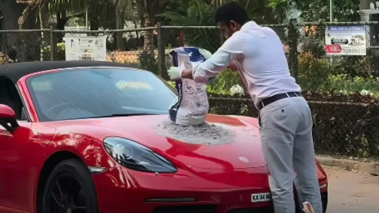 Bengaluru-bestuurder gebruikt Porsche Boxster voor betonklus