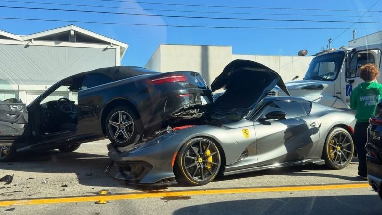 Ferrari 812 Competizione Aperta met neus op de motorkap van een Mercedes…