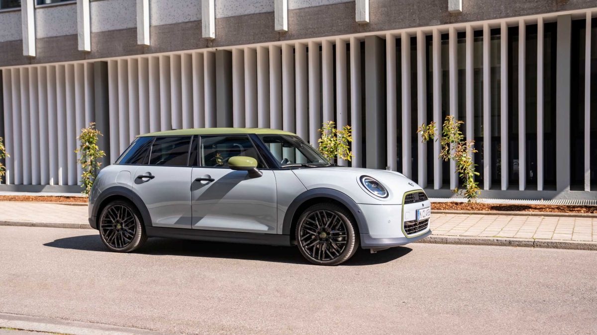 MINI Cooper krijgt unieke Paul Smith-makeover met Britse flair
