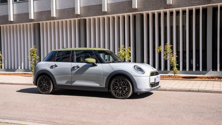 MINI Cooper krijgt unieke Paul Smith-makeover met Britse flair