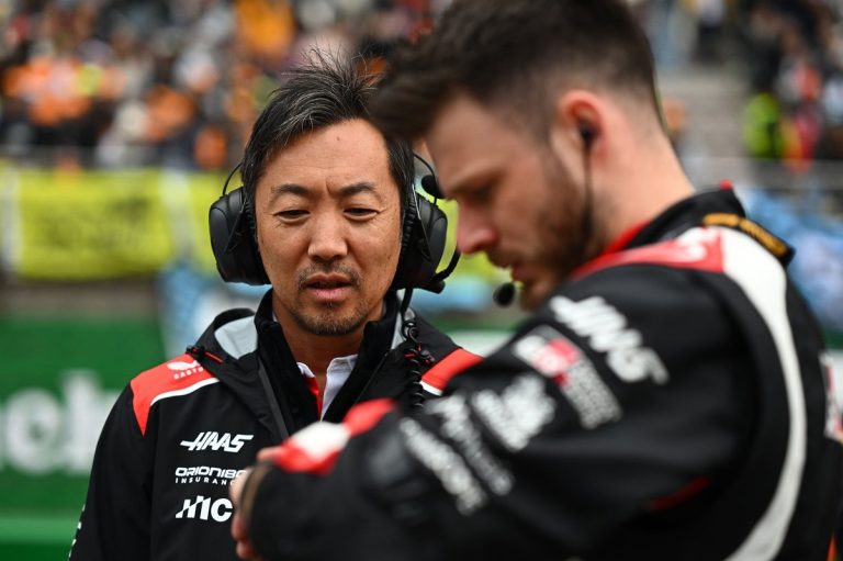 Haas-baas Komatsu slaat terug: "Onzinverhalen over Ocon en mijn team zijn…