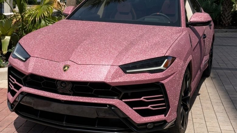 Lamborghini Urus pronkt met unieke 'roze diamant' wrap die alle aandacht…
