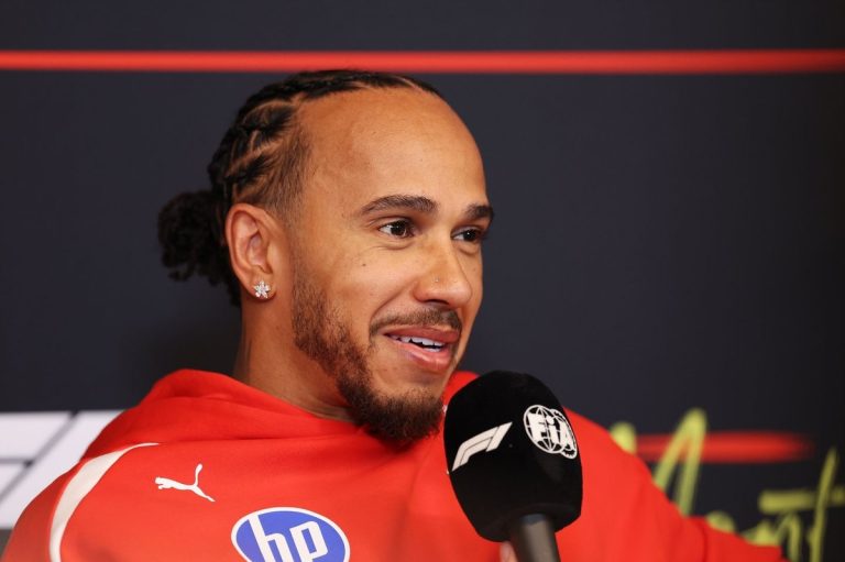 Hamilton haalt uit naar Jacques Villeneuve: 'Beter dan zijn zoon'