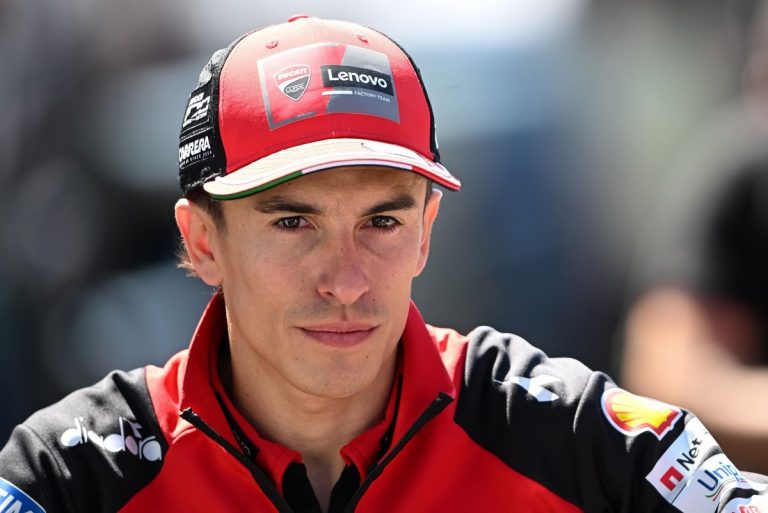 Marc Márquez ziet titeldroom vervliegen na valpartij en schouderblessure