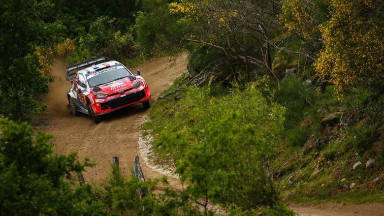 Rallye Portugal: Ogier strandt met lekke band, Neuville grijpt de leiding