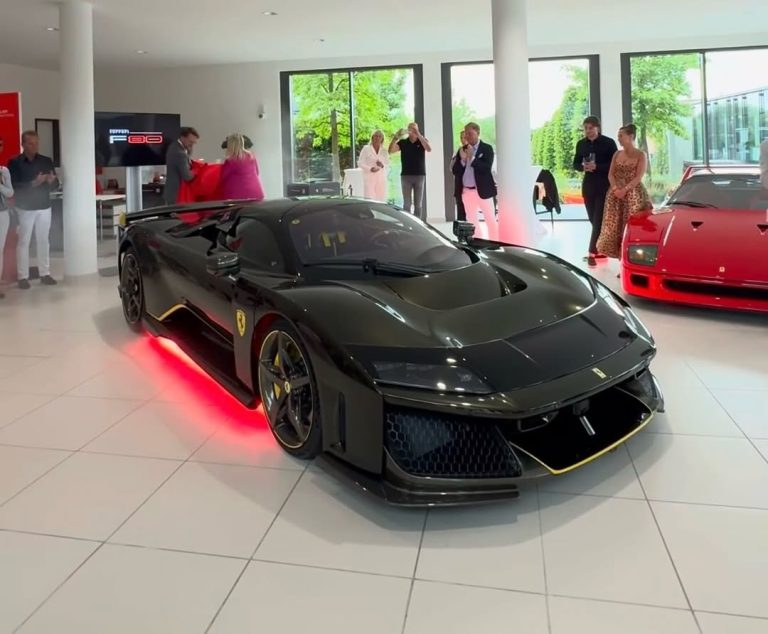 Eerste Ferrari F80 voor Europa onthuld met unieke, mysterieuze lak